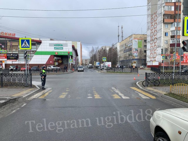 В Сургуте водитель иномарки грубо нарушил ПДД и сбил 10-летнего велосипедиста