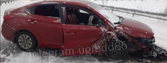 В Сургутском районе в ДТП с двумя иномарками пострадали четыре человека
