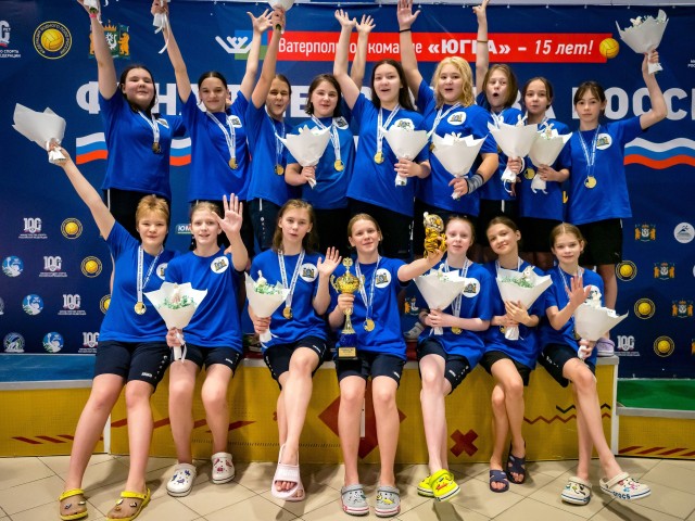 Юные спортсменки по водному поло из ХМАО победили на первенстве России