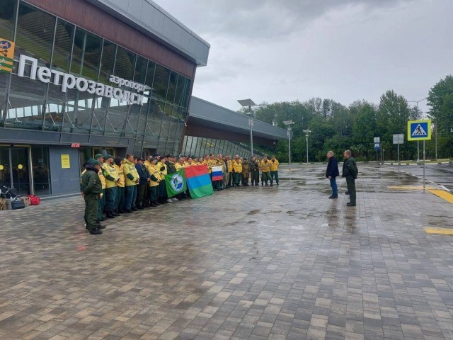 В ХМАО прибыли десантники-пожарные из Карелии и Мурманской области