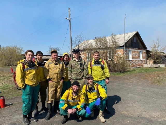 Спасатели из ХМАО отправились в Свердловскую область тушить пожары