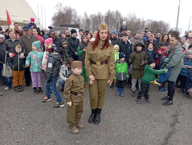 В Сургуте на акцию «Полуденный выстрел» пришла сотня горожан
