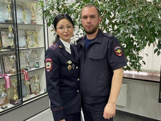 Полицейские из ХМАО поженились в профессиональный праздник Полицейские из ХМАО поженились в профессиональный праздник