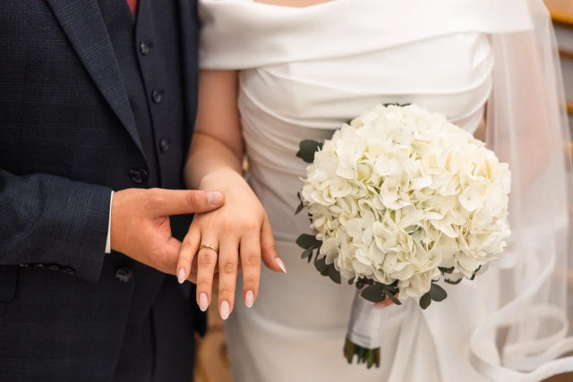 Свадьба с нейросетями: молодожены Югры заменили традицию выкупа на ИИ-трансляцию