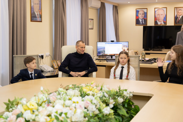 ​Какие секреты выудили у главы Андрея Трубецкого дети во время экскурсии по мэрии