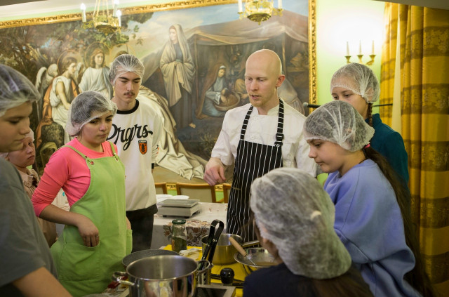 ​Божественно вкусно: как настоятель храма из Сургутского района объединил гастрономию и православие