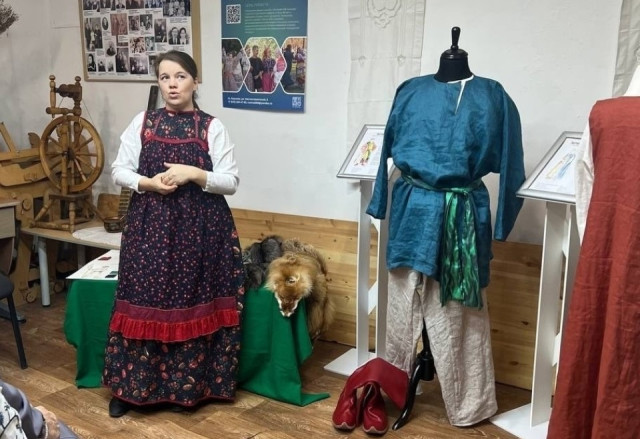 Боярыня в зеркале: в Сургутском районе возрождают моду на костюмы XVII века Боярыня в зеркале: в Сургутском районе возрождают моду на костюмы XVII века