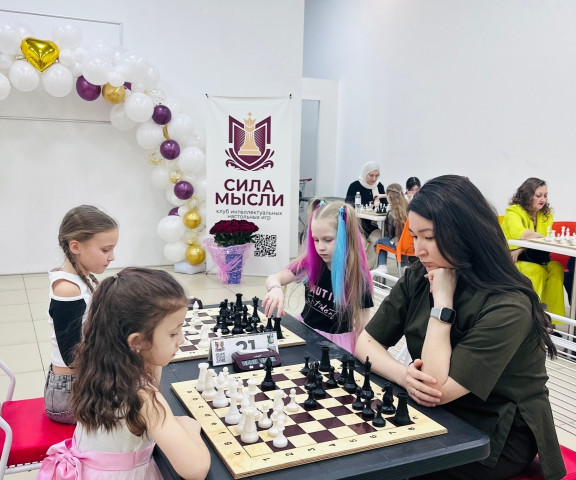 ​Доска и тюльпаны: в Сургутском районе выбрали &laquo;Шахматную королеву&raquo;