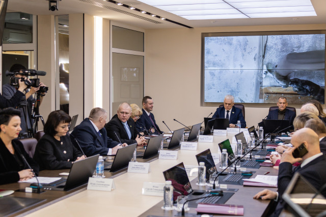 Формула успеха: глава Сургутского района Андрей Трубецкой отчитался о работе за 2024 год Формула успеха: глава Сургутского района Андрей Трубецкой отчитался о работе за 2024 год