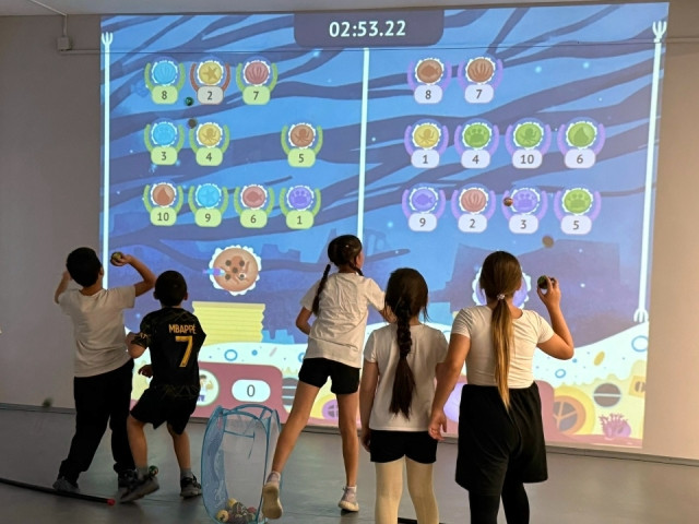 ​Нажимай на стену: в одной из школ Сургутского района появились уроки физкультуры &laquo;из будущего&raquo;