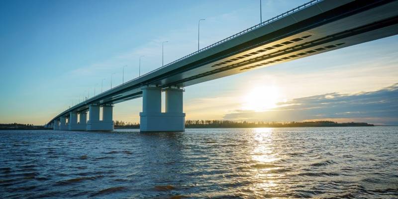 ​Река в огнях: мост &laquo;Звезда Оби&raquo; засияет новым светом уже в этом году