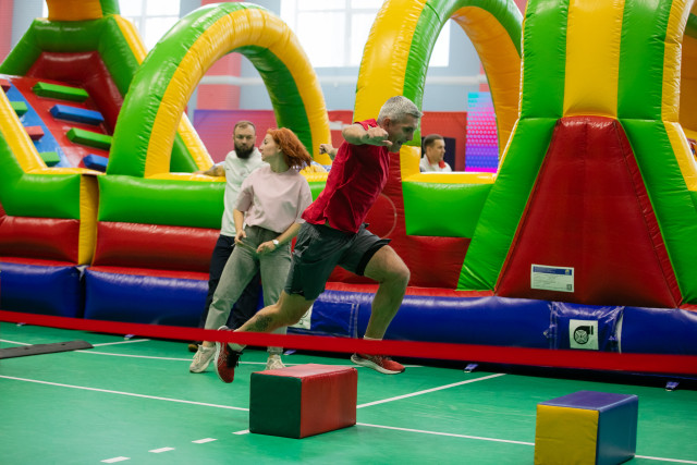 ​Мячи и галстуки: как прошел спортивный выходной у администрации Сургутского района