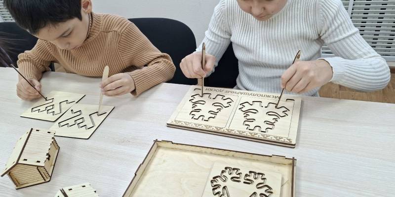 ​&laquo;Северное сияние&raquo; в коробке: в Сургутском районе создали игру о культуре ханты и манси