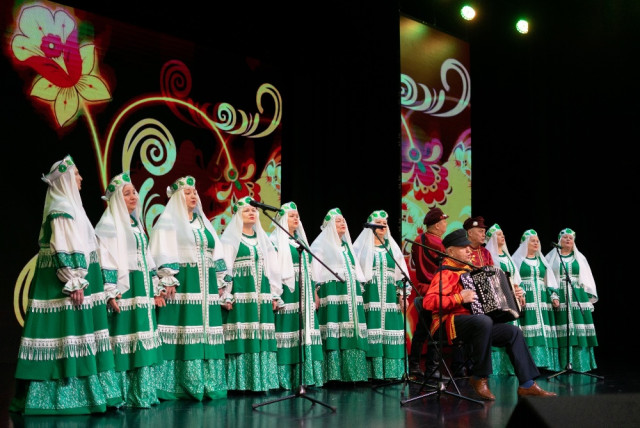 «Белоярочка» на Первом канале: хор из Белого Яра поддержал землячку на телешоу «Поле чудес» «Белоярочка» на Первом канале: хор из Белого Яра поддержал землячку на телешоу «Поле чудес»