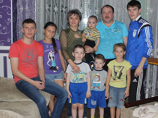 ​Исцеляющая любовь: как чужая мама стала самой родной для трех приемных детей