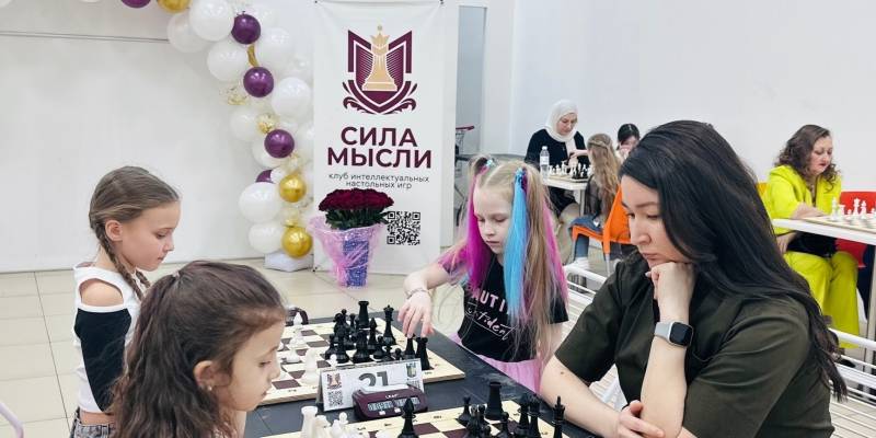 ​Доска и тюльпаны: в Сургутском районе выбрали &laquo;Шахматную королеву&raquo;