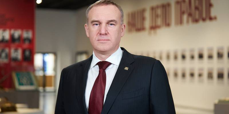 Руслан Кухарук поздравил югорчан с Днем защитника Отечества Руслан Кухарук поздравил югорчан с Днем защитника Отечества