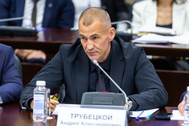 ​Детям – школу, взрослым – КРТ: Андрей Трубецкой рассказал о стройках Сургутского района