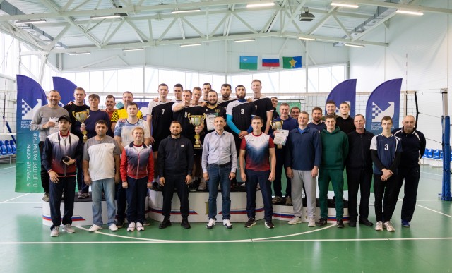 Полет к волейбольному Олимпу: за победу в районном чемпионате боролись команды из 5 поселений Полет к волейбольному Олимпу: за победу в районном чемпионате боролись команды из 5 поселений