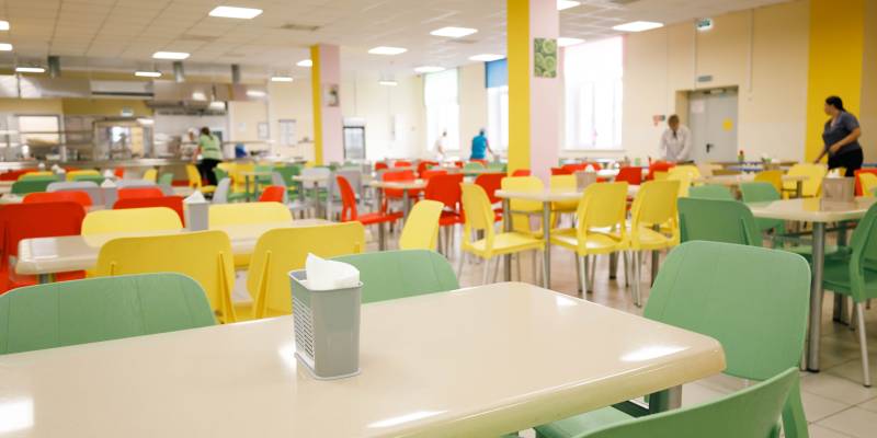 ​Педагогов в школах России предлагают кормить бесплатно