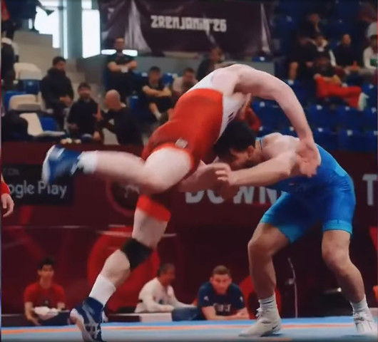 ​&laquo;Прыжок кобры&raquo;: борец из ХМАО Бозигит Исламгереев устроил шоу на первенстве Европы в Сербии