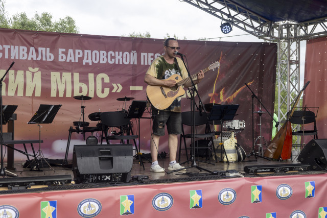 ​Бой гитары и фронтовые 40-ые: Сургутский район собрал в Высоком Мысе бардов России. Фоторепортаж