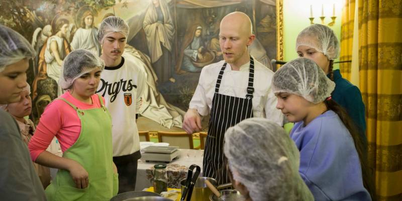 ​Божественно вкусно: как настоятель храма из Сургутского района объединил гастрономию и православие