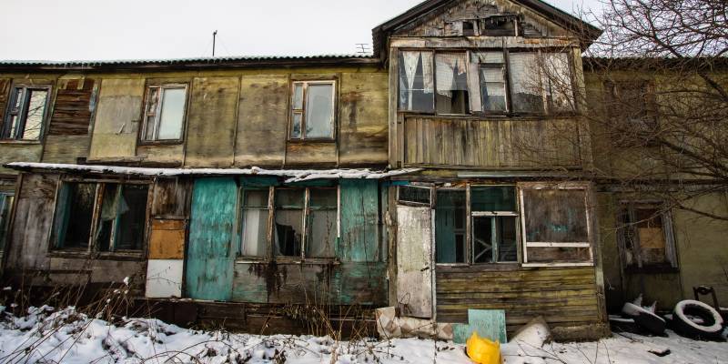 ​ИзБАЛОКванные Севером или «Хочу 18 квартир»: почему расселение деревяшек в ХМАО часто затягивается