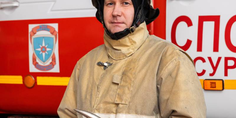 ​Укротитель огня: пожарный с 23-летним опытом из Сургутского района о спасении людей и кошек
