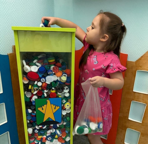 ​Дети Сургутского района приучили родителей не выкидывать пластик, а собирать его для благих дел