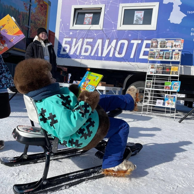 ​Автобус-всезнайка: библиомобиль вновь начинает курсировать по дорогам Сургутского района