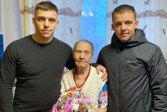 Спина к спине Спина к спине