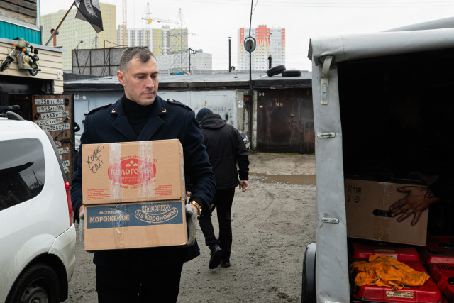 С мотоциклами и «Диспетчером»: из Тундрино на передовую отправили гуманитарный груз С мотоциклами и «Диспетчером»: из Тундрино на передовую отправили гуманитарный груз