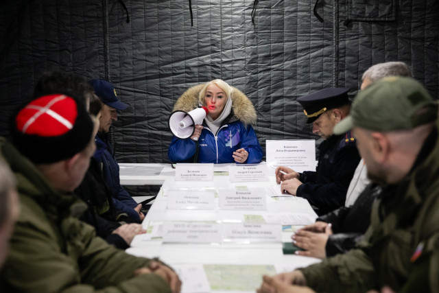 Как в Сургутском районе отрабатывают спасение от паводка и готовят Сытомино к удару стихии Как в Сургутском районе отрабатывают спасение от паводка и готовят Сытомино к удару стихии