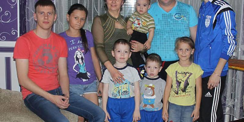 Исцеляющая любовь: как чужая мама стала самой родной для трех приемных детей Исцеляющая любовь: как чужая мама стала самой родной для трех приемных детей