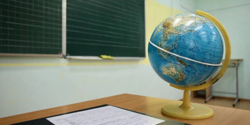 ​Российские школьники через два года начнут учиться по единым учебникам географии