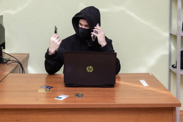 ​В Урае школьница поверила аферистам и перевела им полмиллиона рублей со счетов матери
