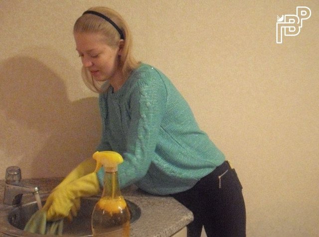 ​Шефство над защитниками: волонтеры Сургутского района сделали ветерану ремонт