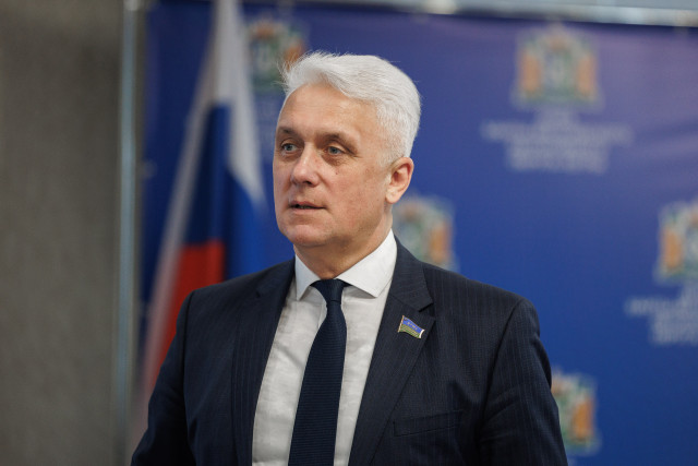 ​С Днем Весны и Труда югорчан поздравил депутат Думы ХМАО Игорь Бруслиновский