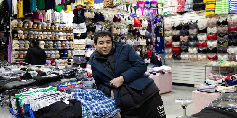 ​Бароны китайского рынка: торговцы из Поднебесной «крутят» бизнес на рогах с северными оленеводами