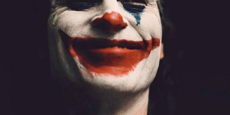 ​Улыбка Джокера: почему подростки подрезают себе рты в TikTok