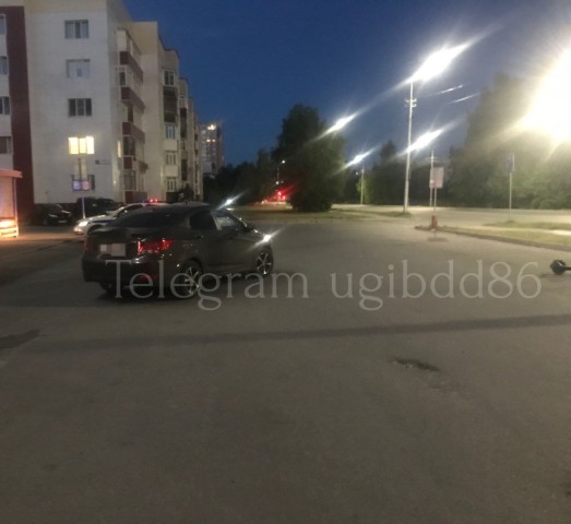 В Сургуте девочку на электросамокате сбила машина В Сургуте девочку на электросамокате сбила машина