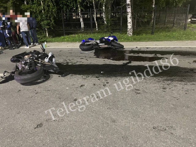 В ХМАО водитель легковушки сбил двух мотоциклистов