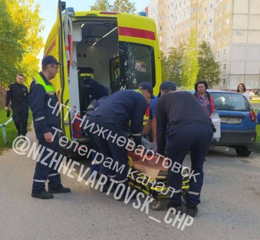 В Нижневартовске 42-летняя женщина выпала из окна пятого этажа В Нижневартовске 42-летняя женщина выпала из окна пятого этажа