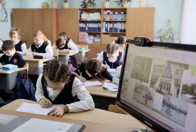 Школы в ХМАО столкнулись с дефицитом учителей Школы в ХМАО столкнулись с дефицитом учителей