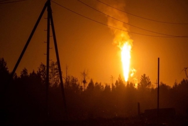Взрыв на месторождении &laquo;Сургутнефтегаза&raquo; попал на видео