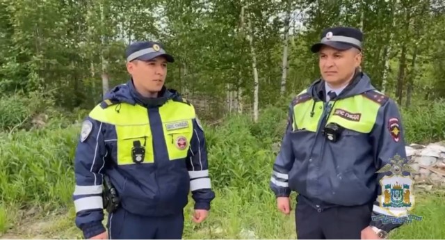 В Пыть-Яхе двое полицейских спасли детей из болота В Пыть-Яхе двое полицейских спасли детей из болота