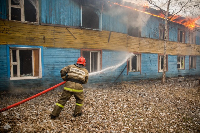 В Югре из пожара спасли троих детей