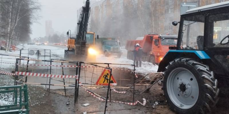 ​Горячий источник: в Нижневартовске произошел порыв трубопровода