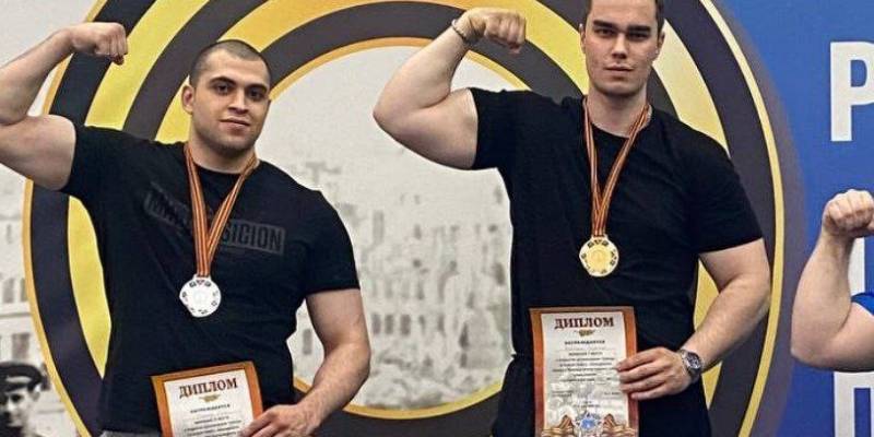 ​Житель Сургутского района стал чемпионом ХМАО по армрестлингу и метит на Россию